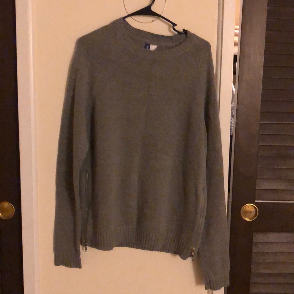 H&M’s sweater